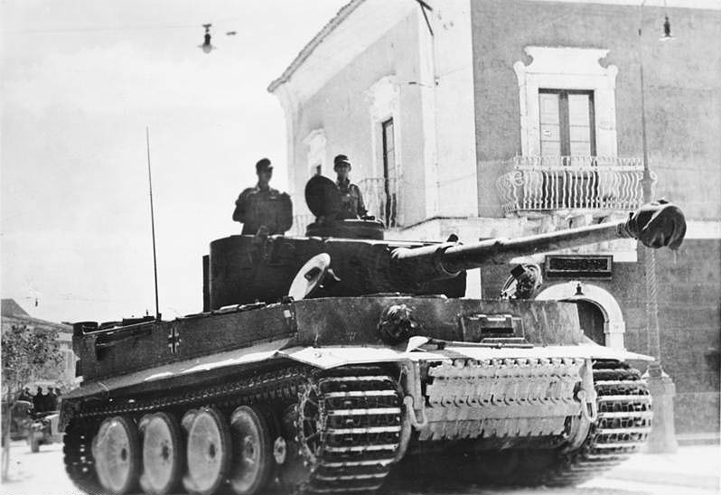 Bundesarchiv_Bild_183-J14953,_Sizilien,_Panzer_VI_(Tiger_I).jpg